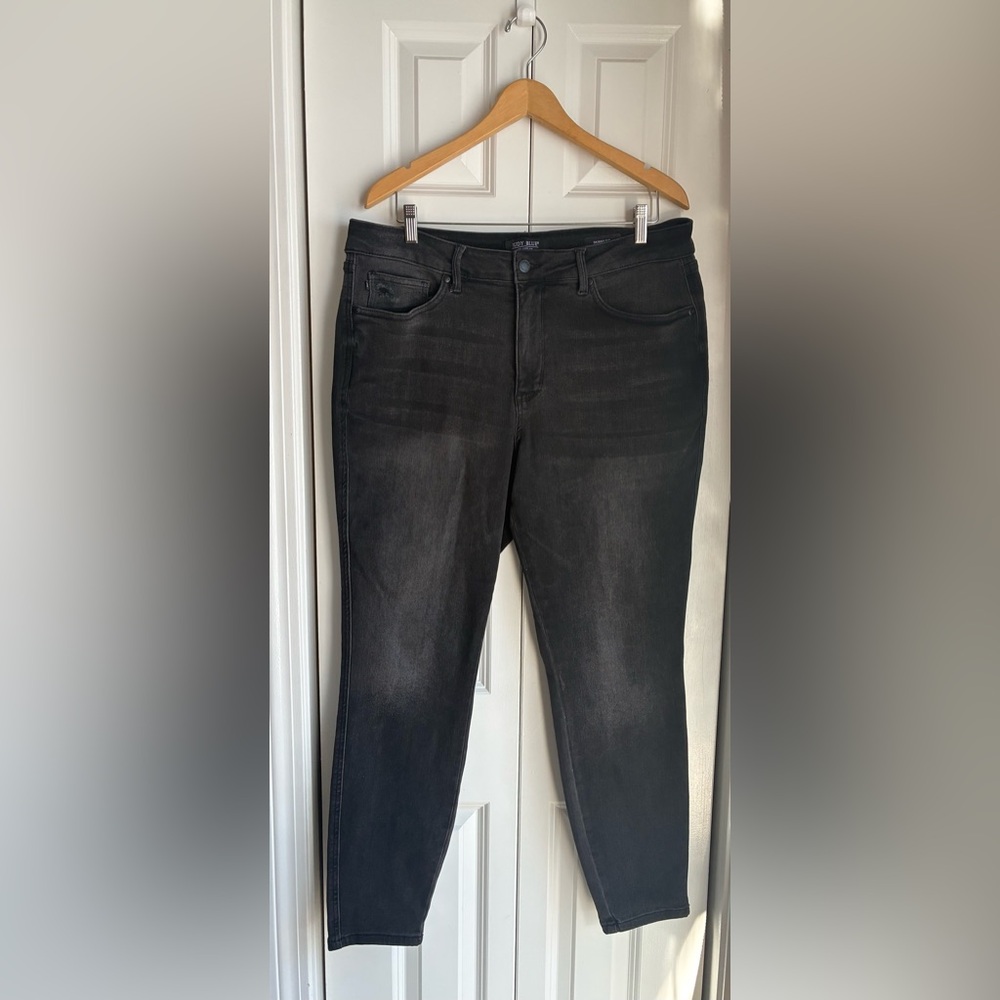 Judy Blue Black Skinny Jeans - Picture 2 of 5